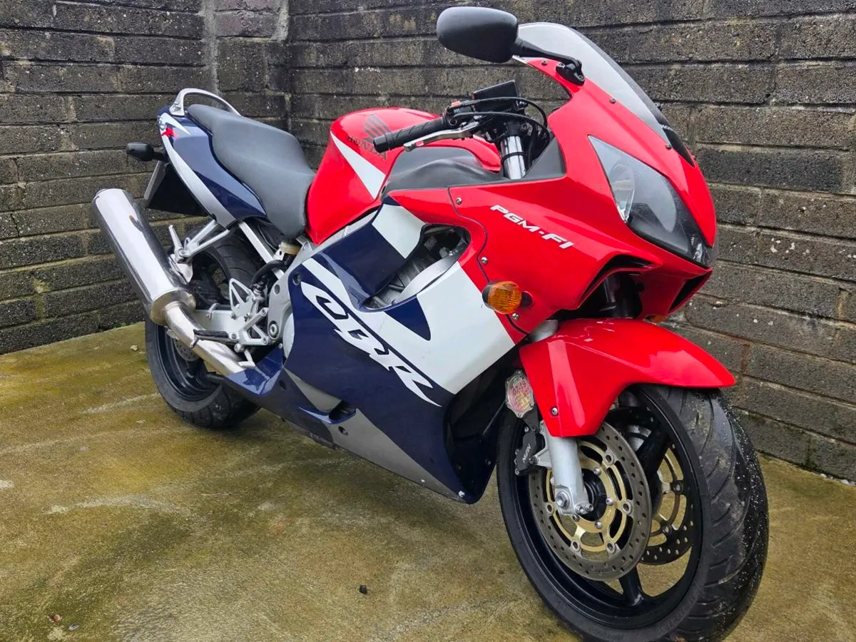 Honda CBR 600 F4i (1 owner from new) - Image 2