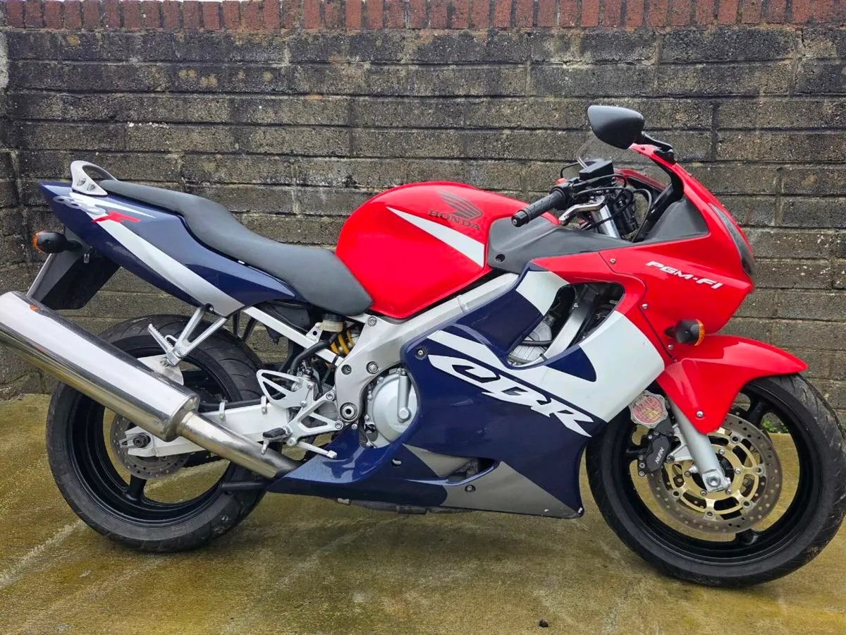 Honda CBR 600 F4i (1 owner from new) - Image 1