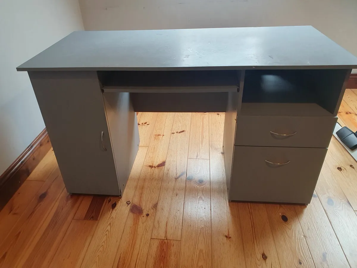 Office or study desk - Image 1