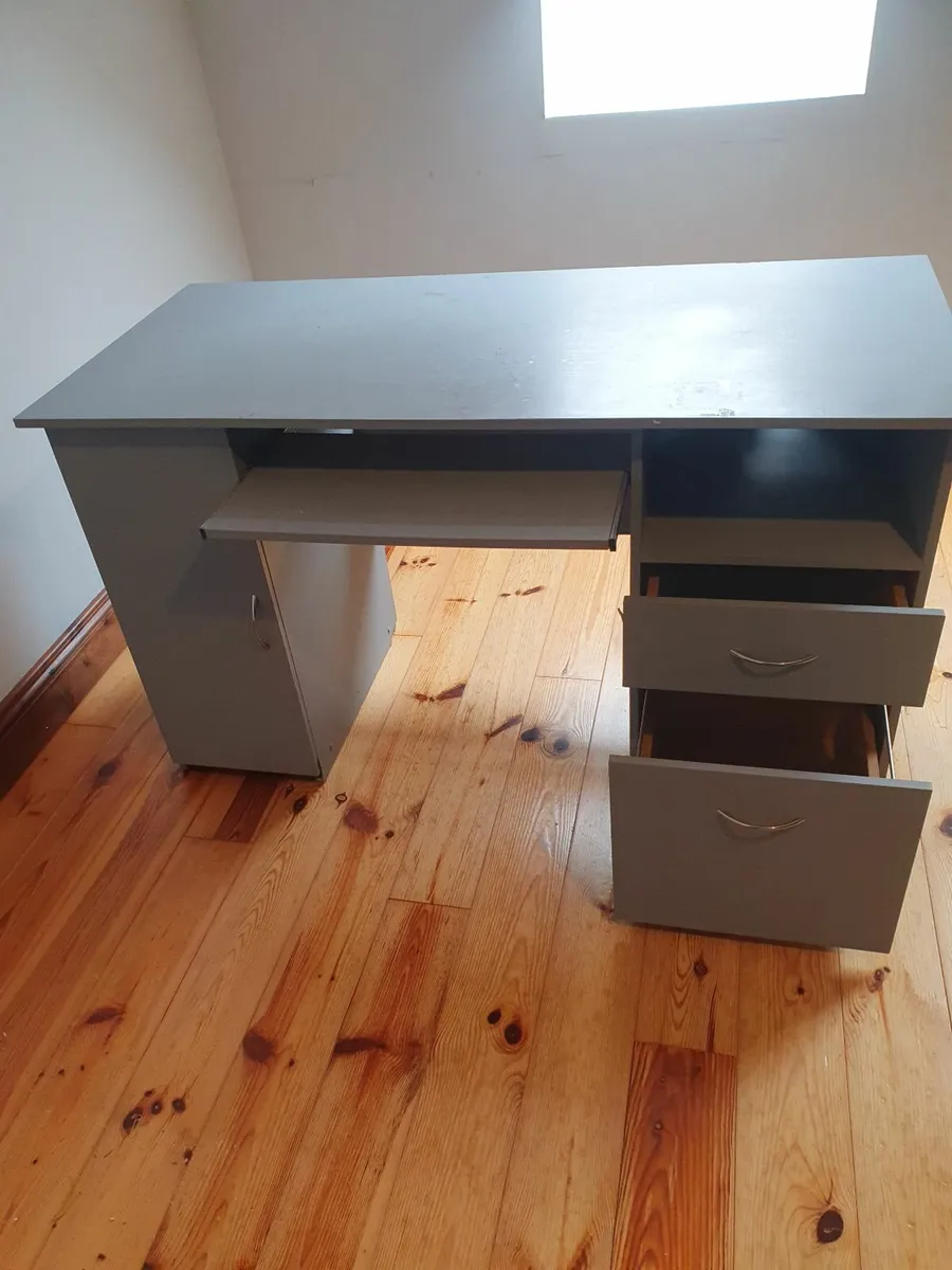 Office or study desk - Image 2