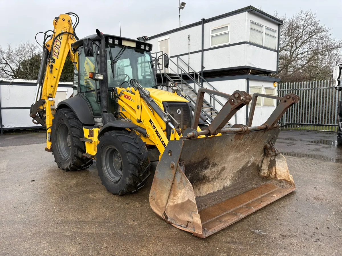 NEW HOLLAND B100C 2021 ONE OWNER - Image 3