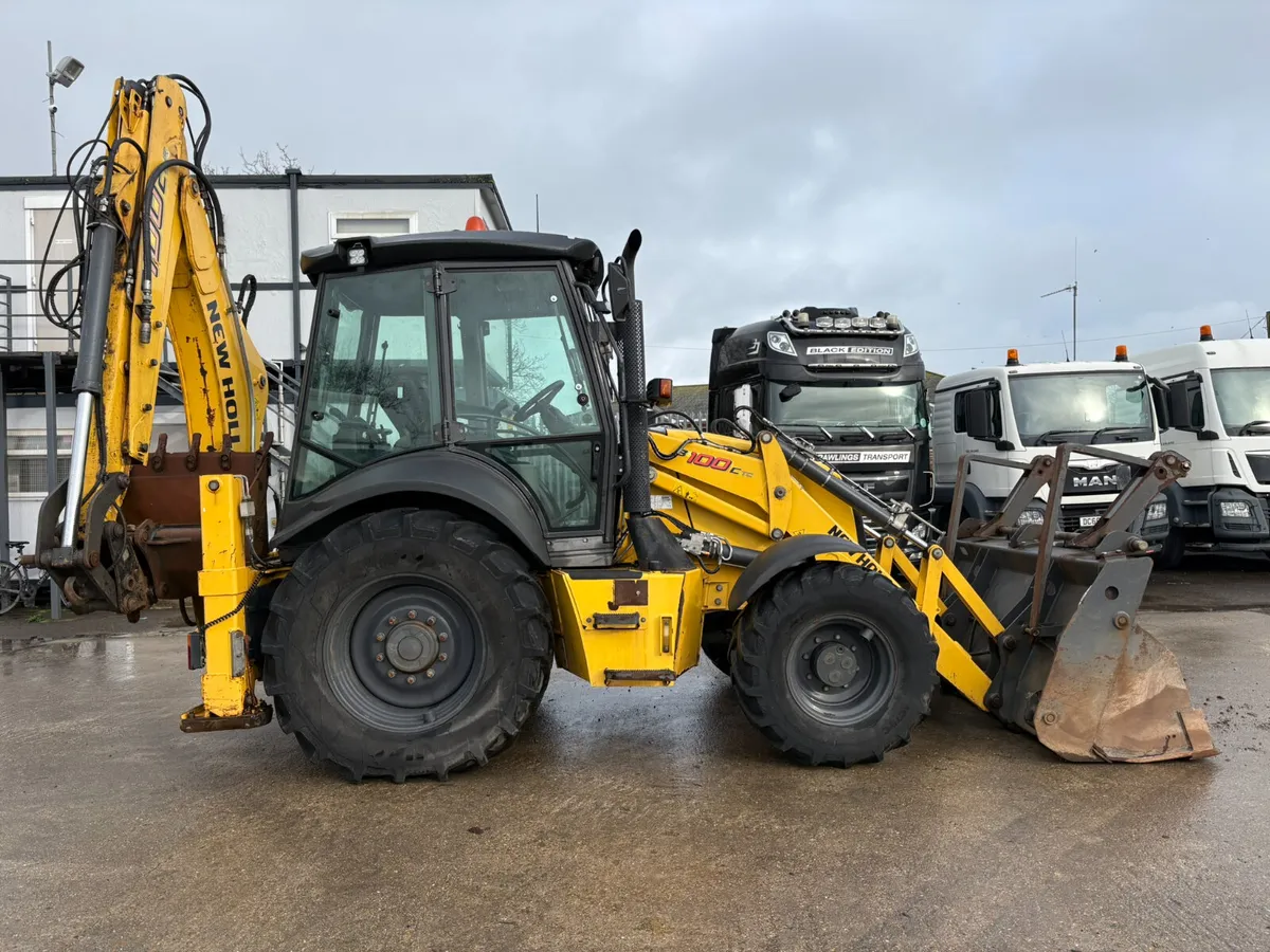 NEW HOLLAND B100C 2021 ONE OWNER - Image 1