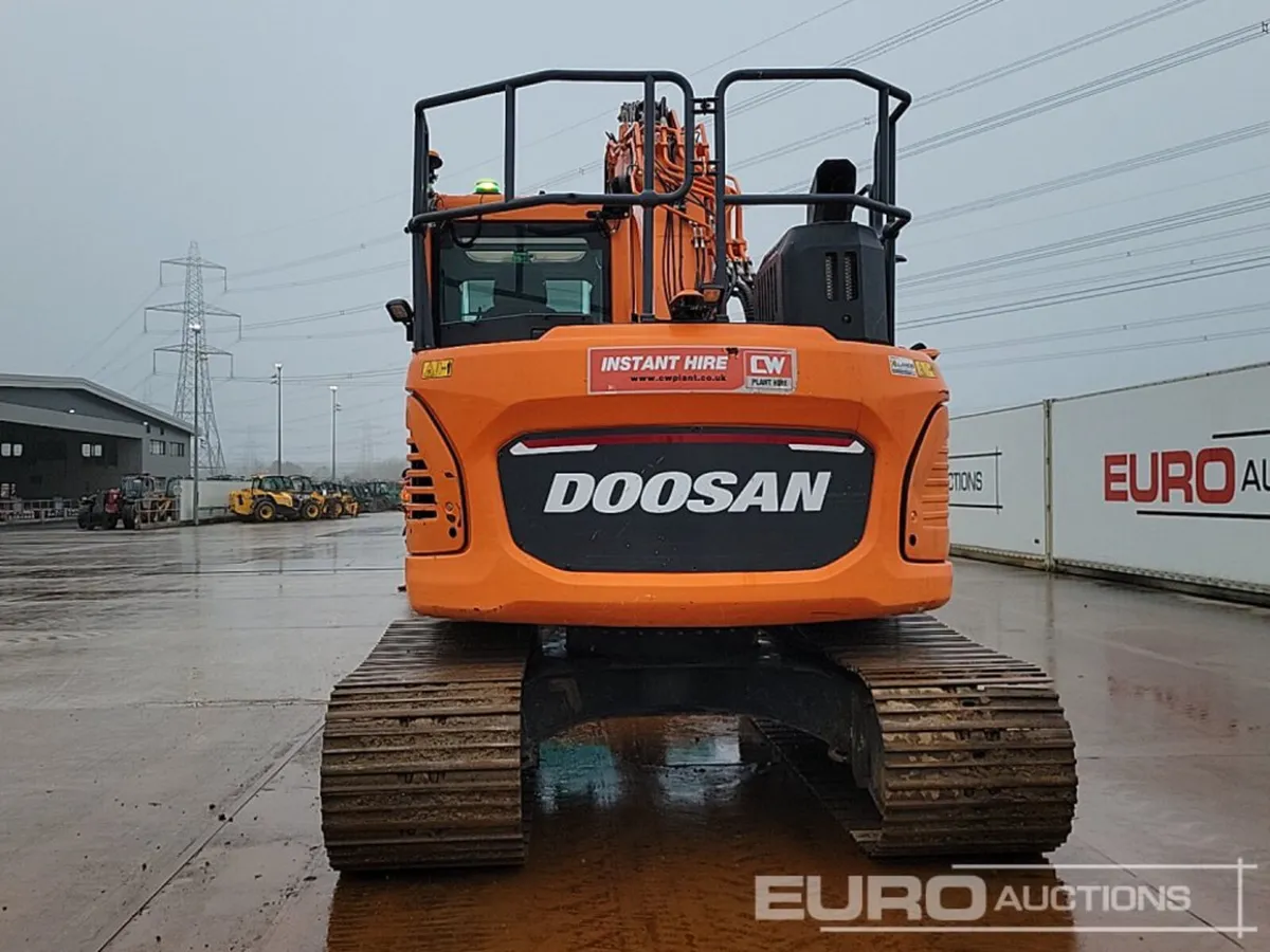 2022 Doosan DX140LCR-7 - Image 3