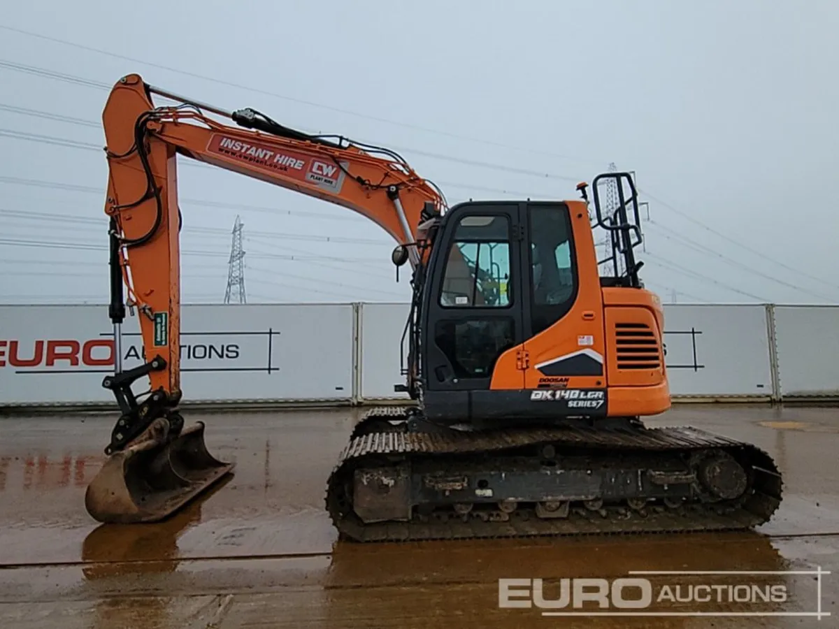 2022 Doosan DX140LCR-7 - Image 2