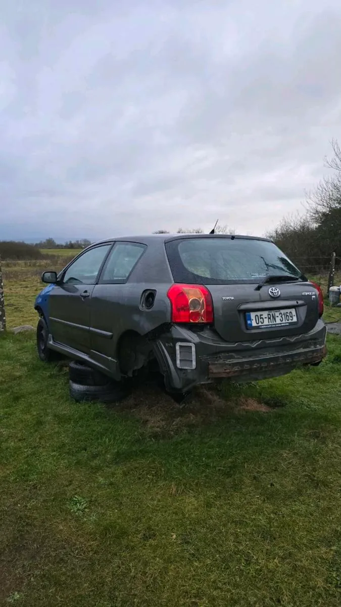 Toyota Corolla BREAKING / PARTS - Image 1