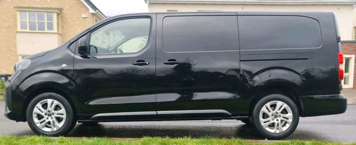 Opel Vivaro Sportive 1.5 CDTI 120BHP - Image 4