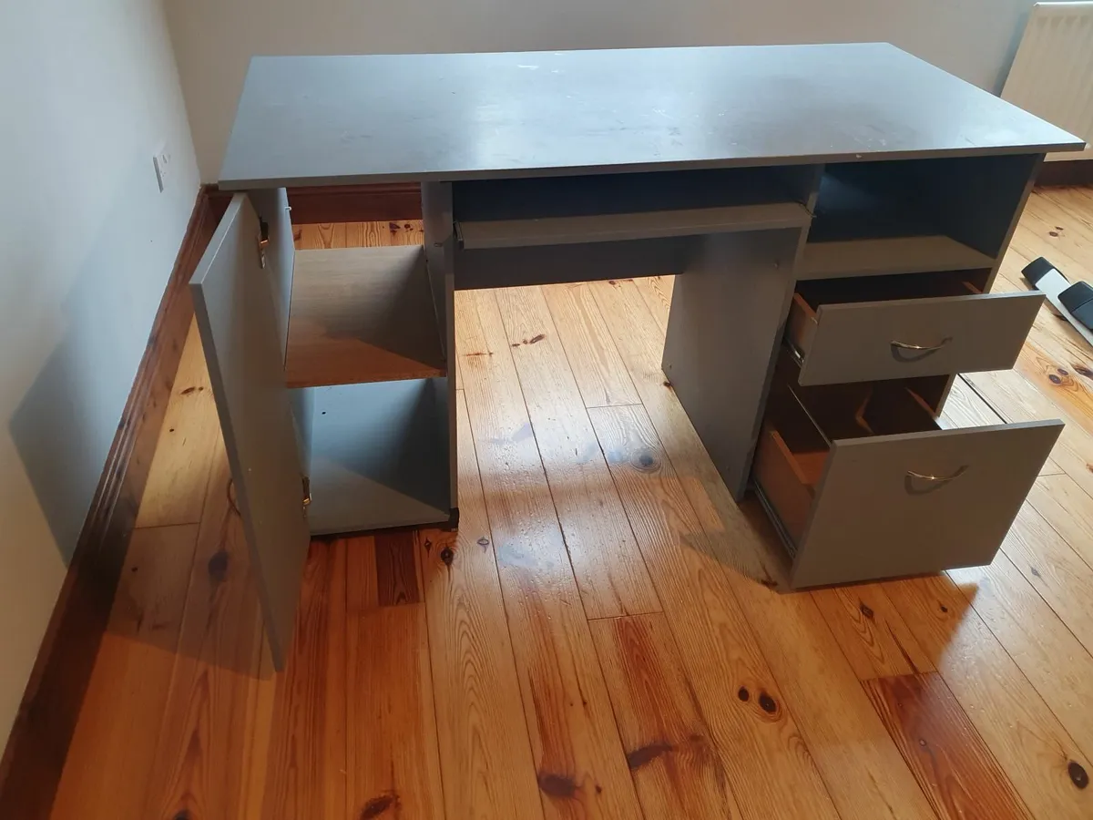 Office or study desk - Image 4