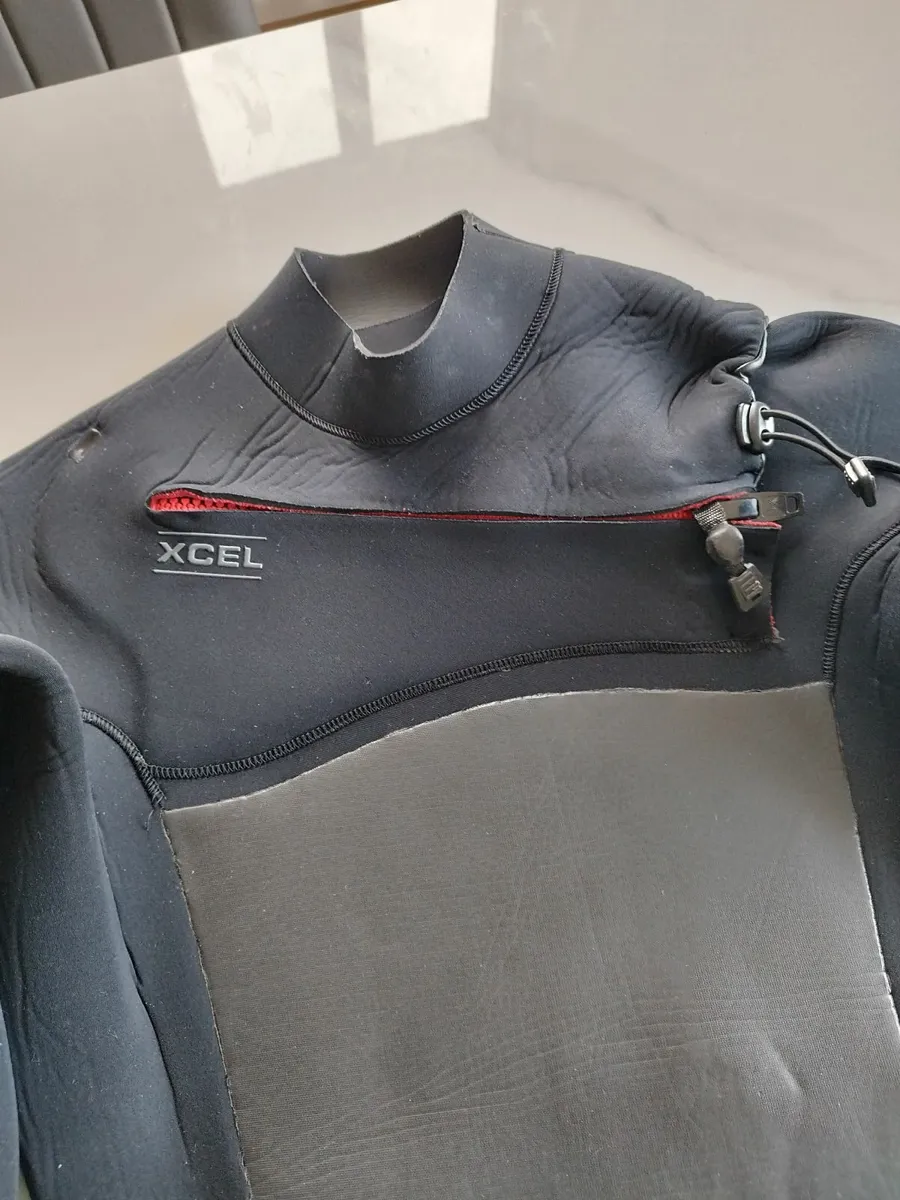 Xcel Drylock wetsuit 5/4mm  Large - Image 1