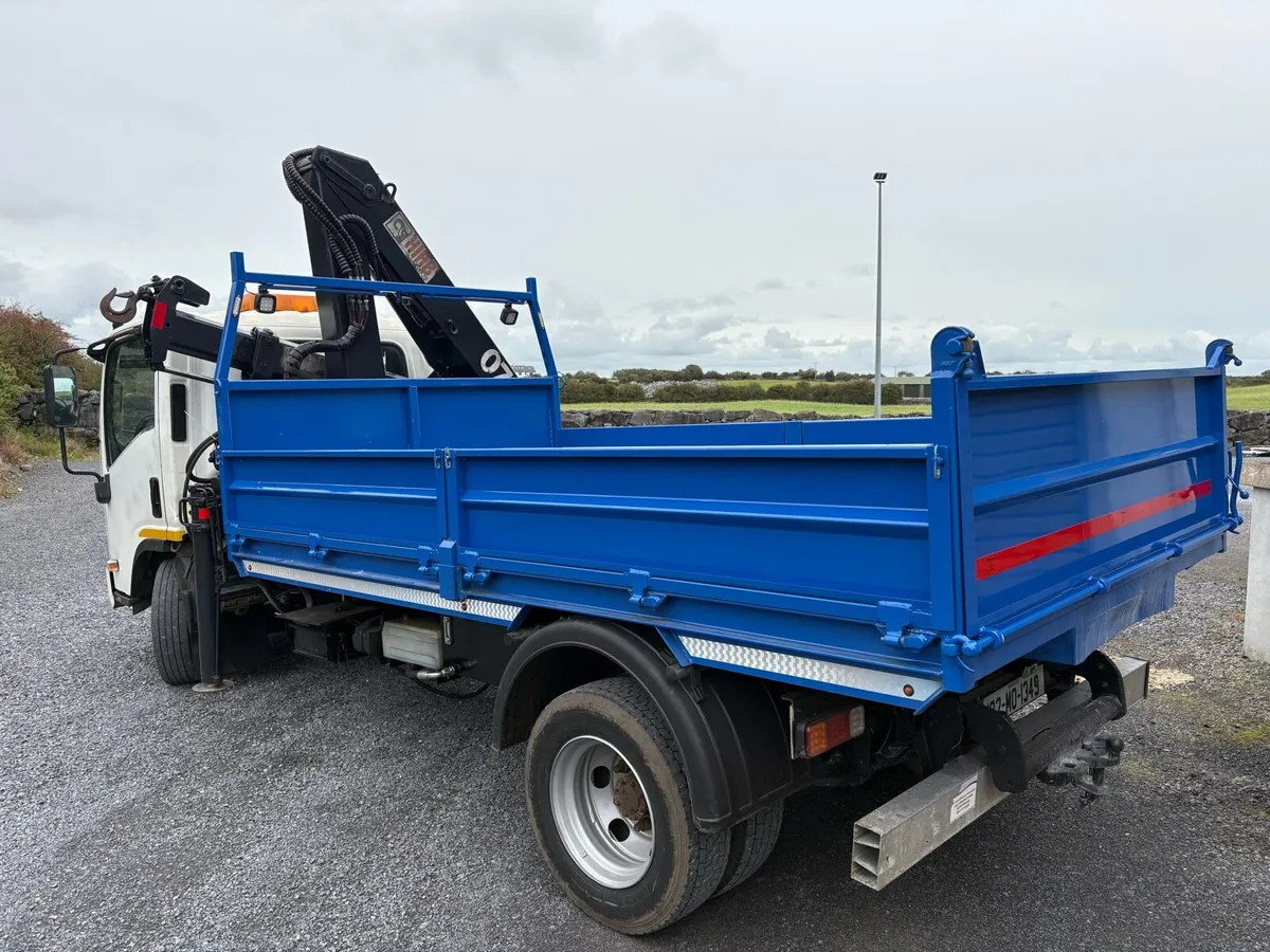 Isuzu tipper - Image 3