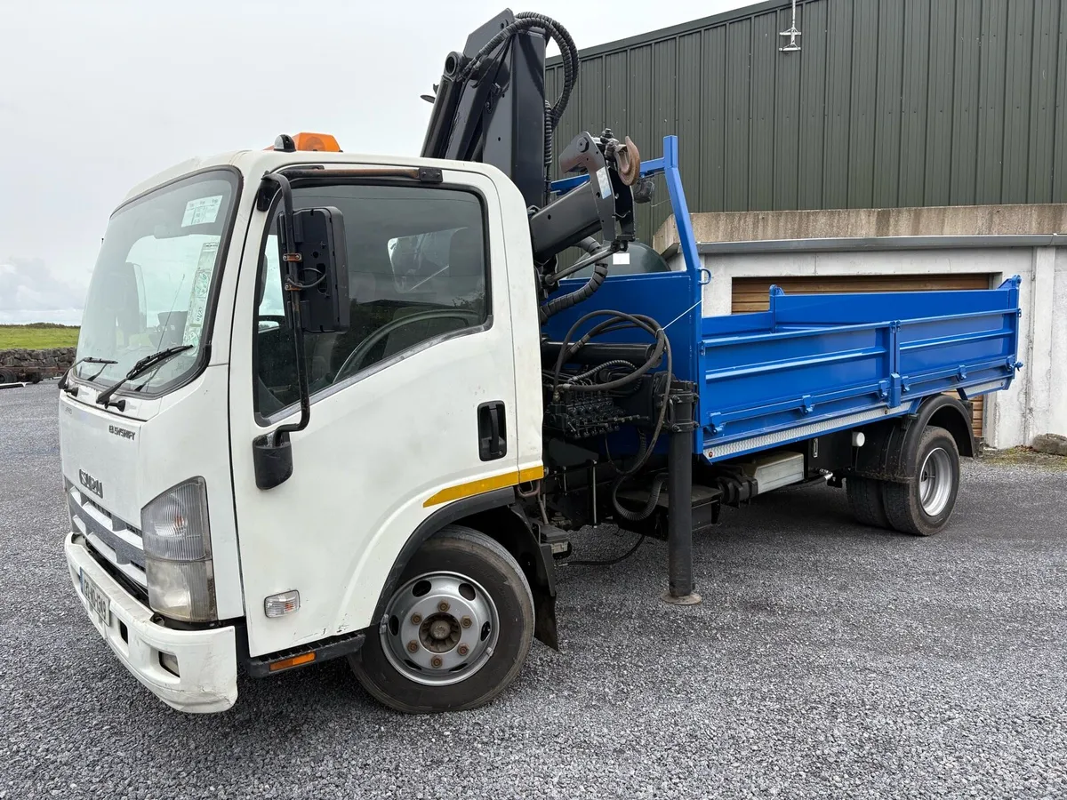 Isuzu tipper - Image 1