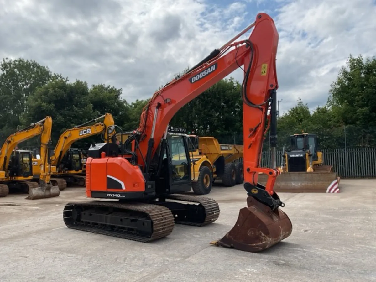 2017 Doosan DX140LCR-5 - Image 1