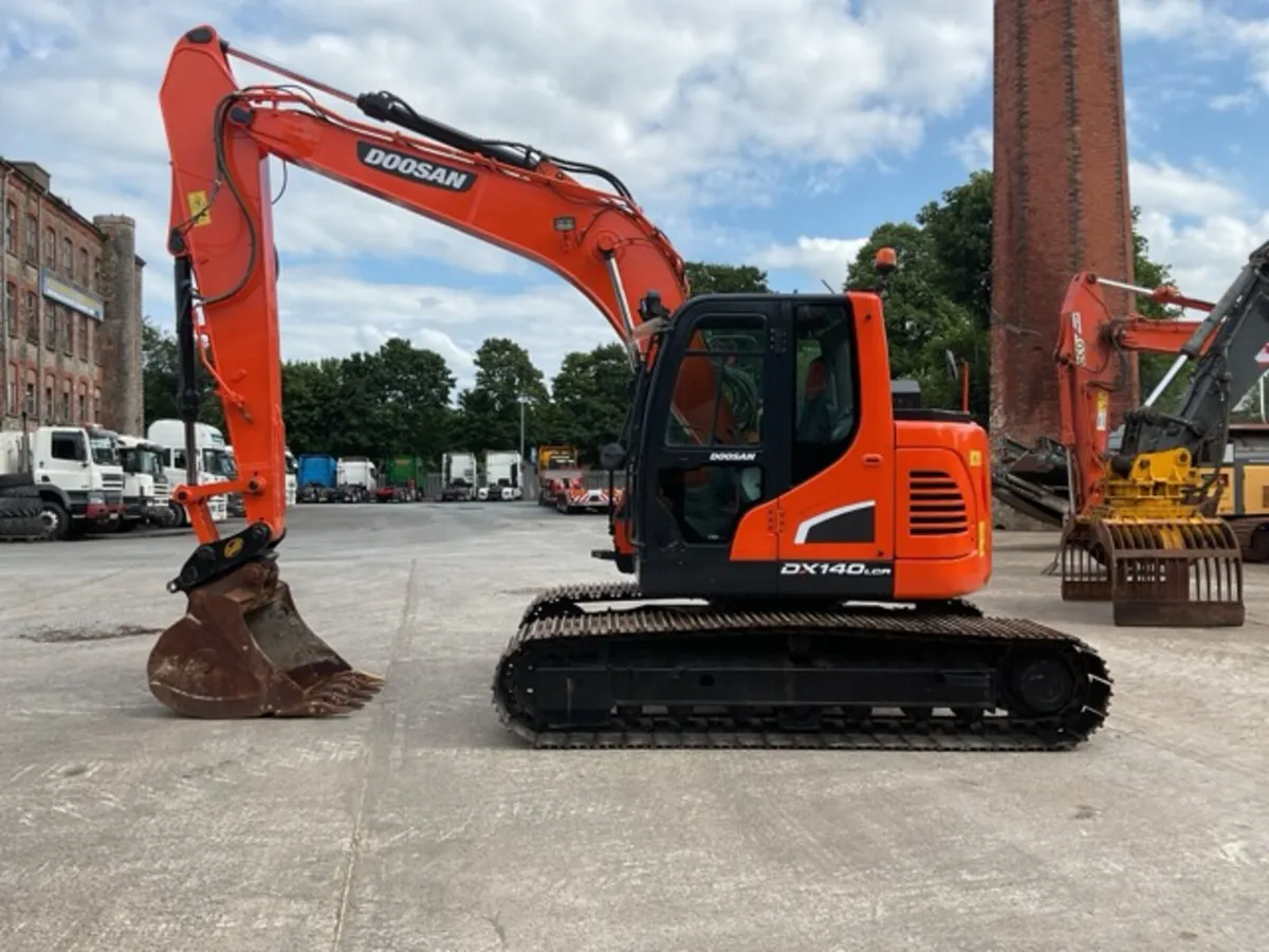 2017 Doosan DX140LCR-5 - Image 3
