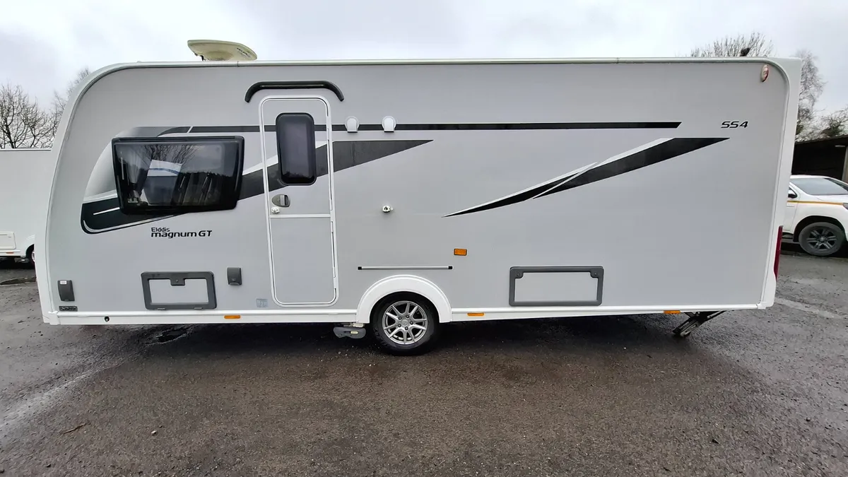 Elddis  Magnum GT Caravan Island bed - Image 3