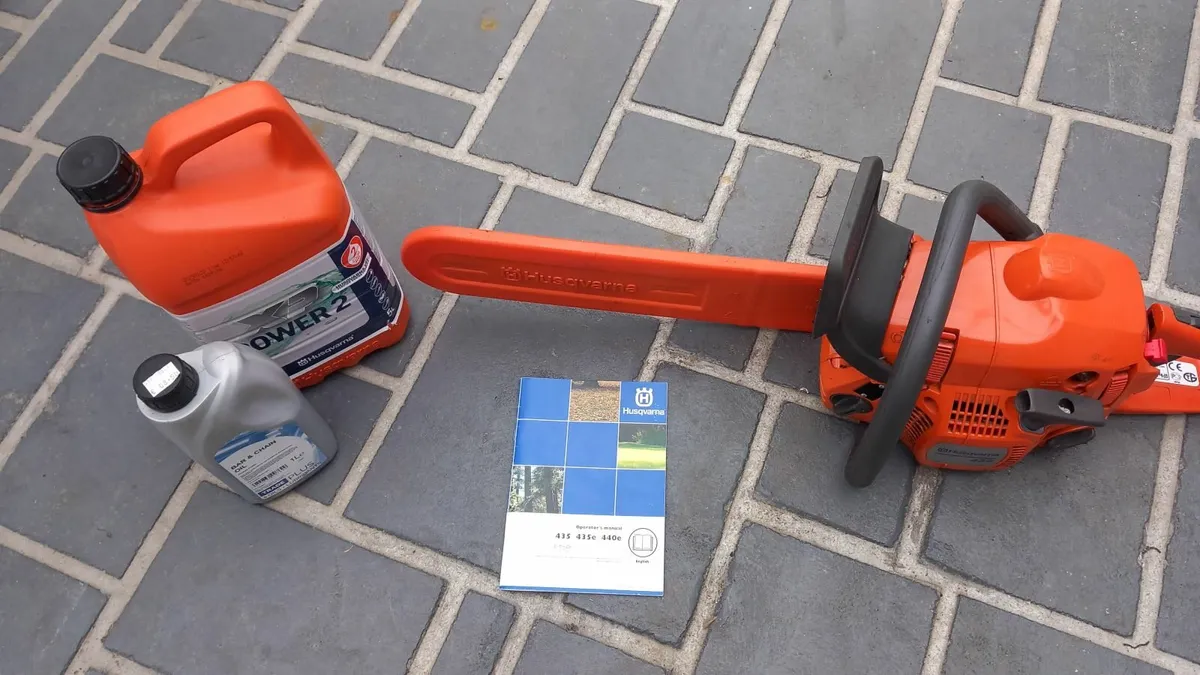 Husqvarna 435 Chainsaw - Image 1