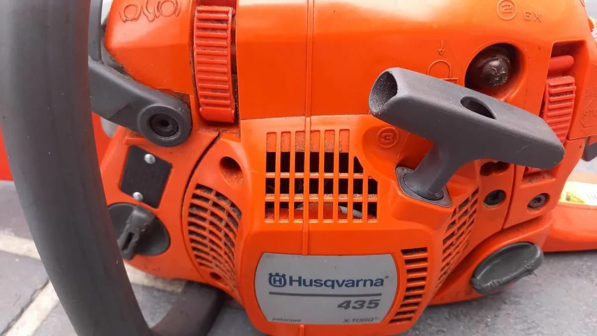 Husqvarna 435 Chainsaw - Image 2