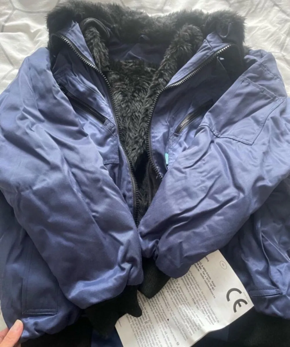 2 Convertible jackets vests and pants - Image 1