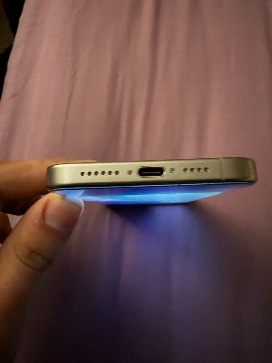 iPhone 15 pro max gold. Factory unlocked 256gb - Image 4