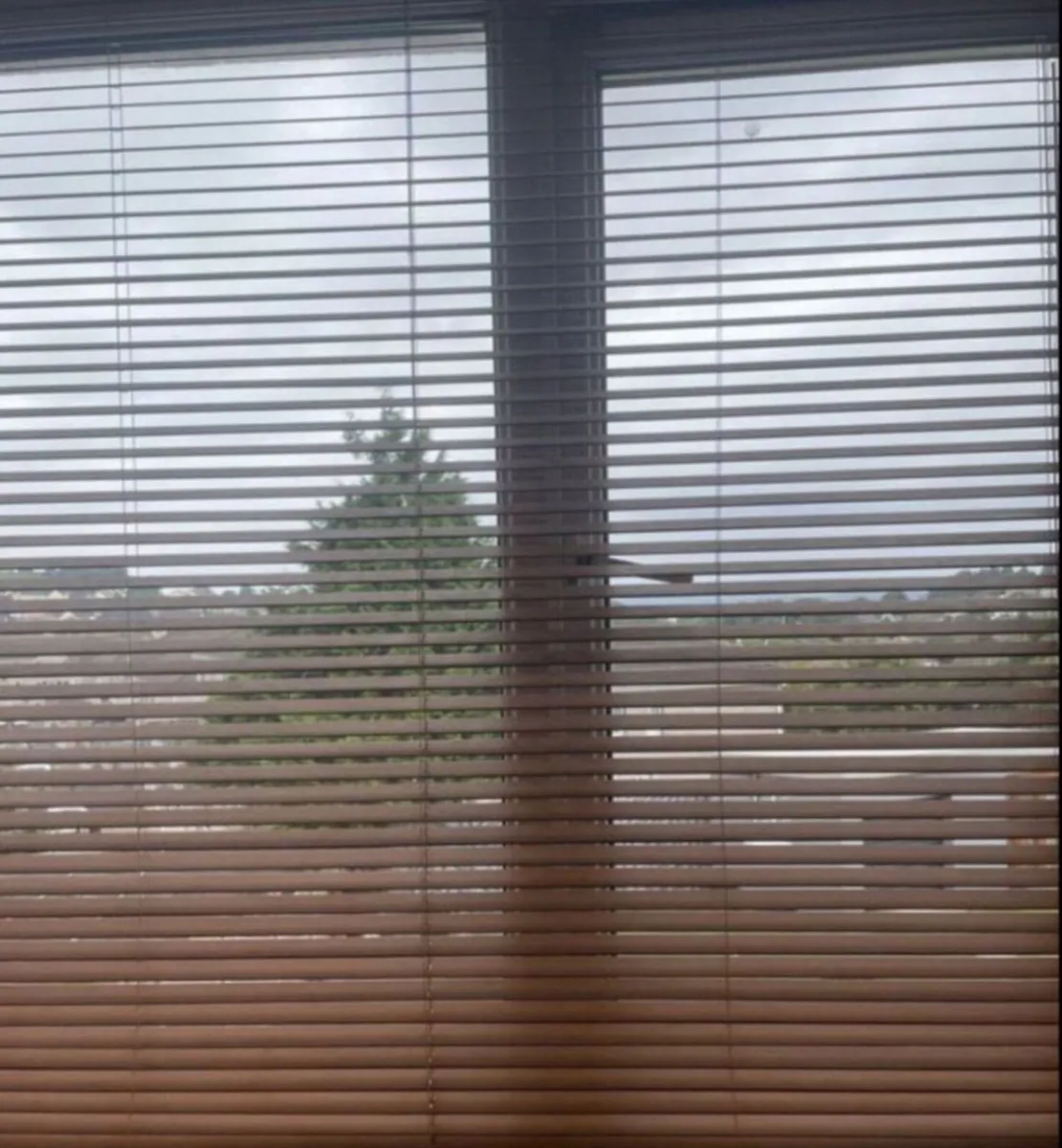 3 wooden windows blinds curtains - Image 3