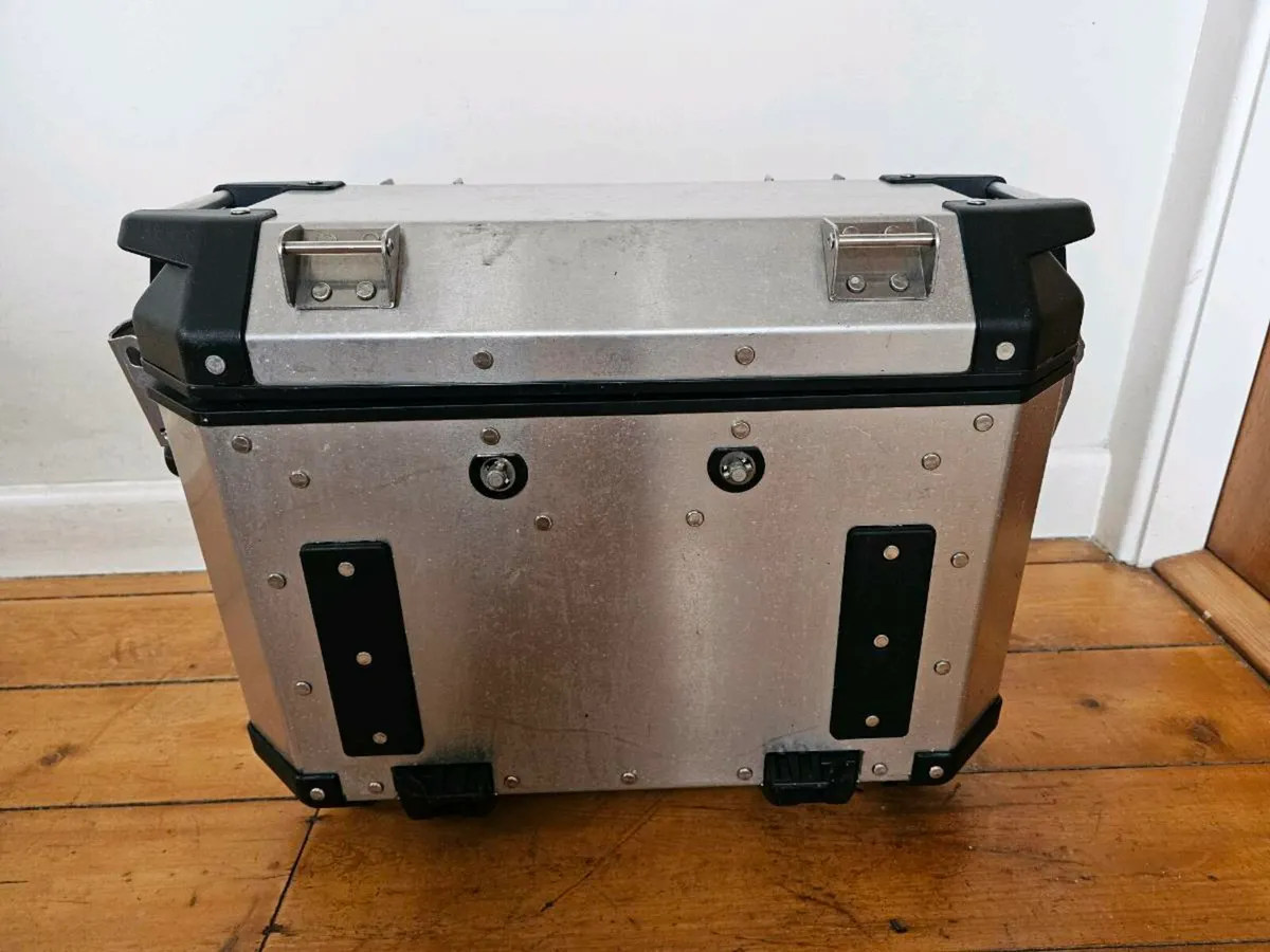 Givi Trekker aluminum Pannier set - Image 4