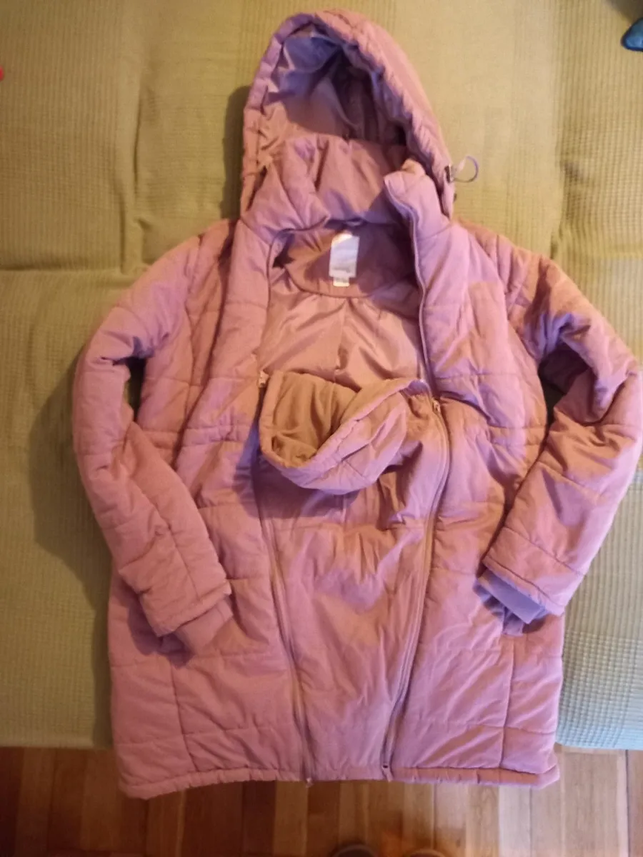 Pregnancy and baby wearing winter coat - Image 3