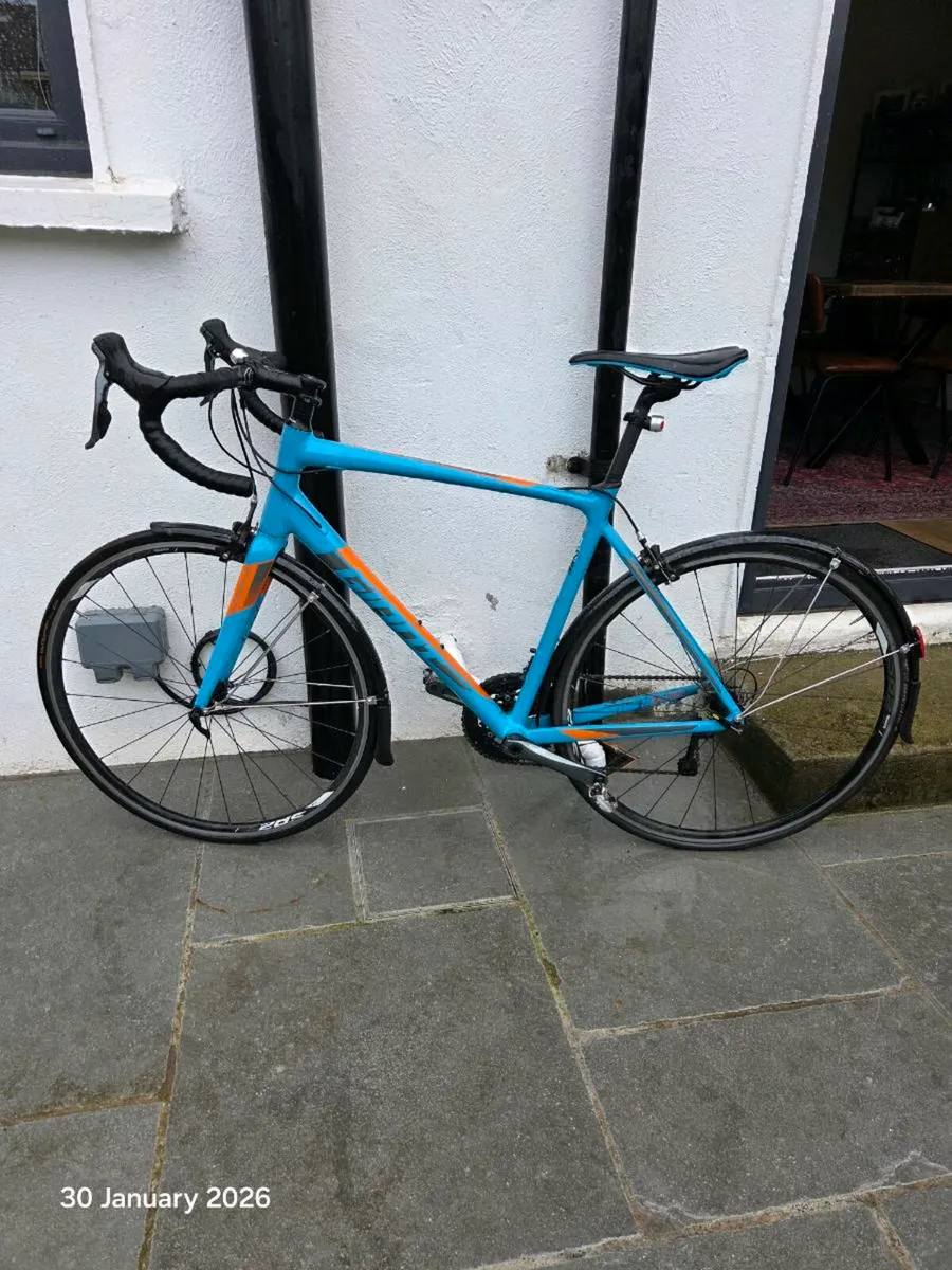 Giant Road Bike - Image 2