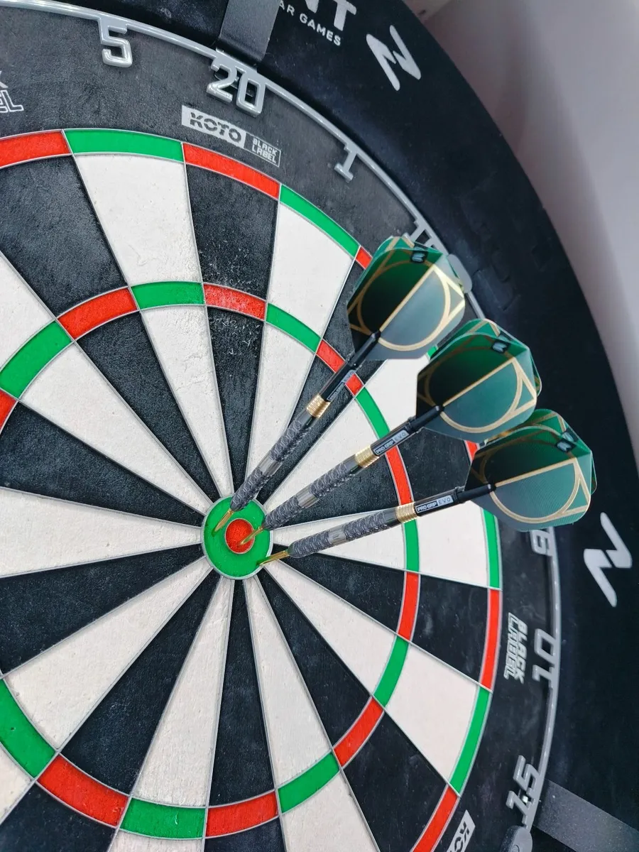 Darts, Target Cult 03 Swiss point 24g steel tip - Image 1