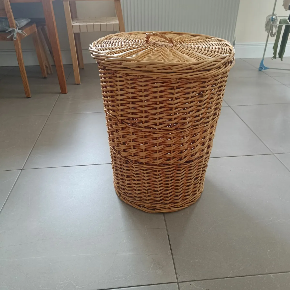 wicker basket with lid - Image 1