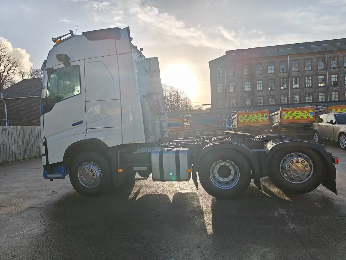 2021 Volvo FH500 6x2 Tag Axle - Image 4