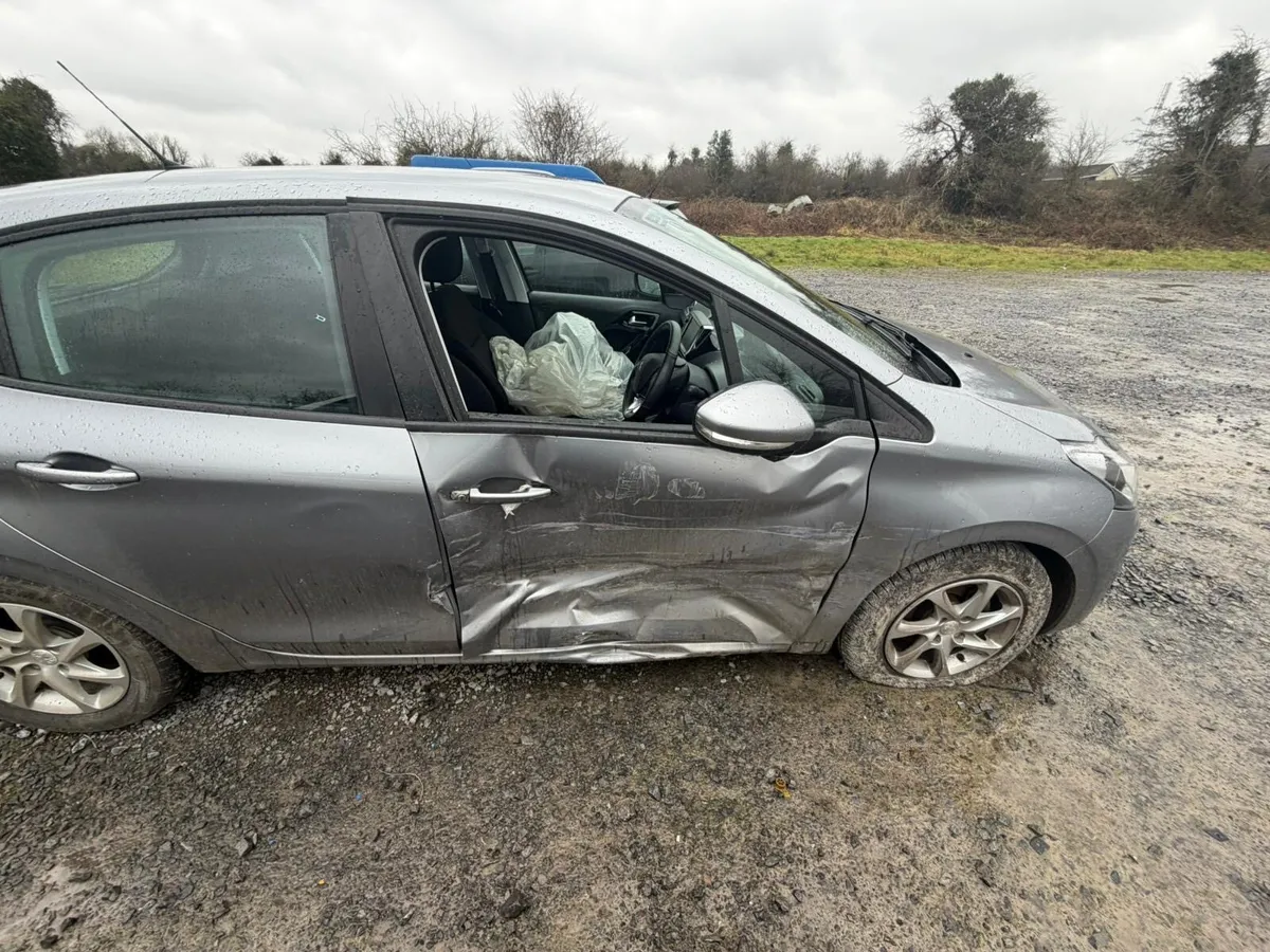 Peugeot 208 - Image 4