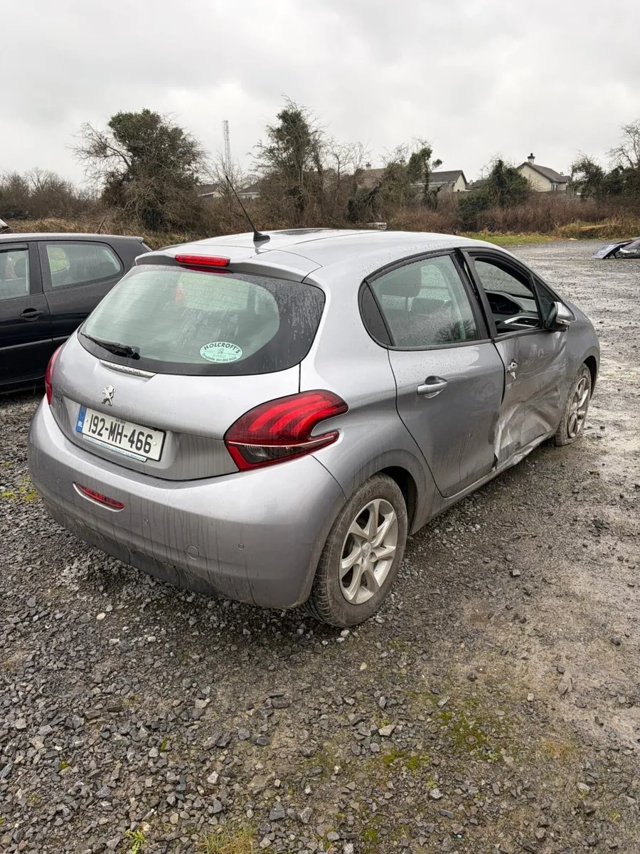 Peugeot 208 - Image 2