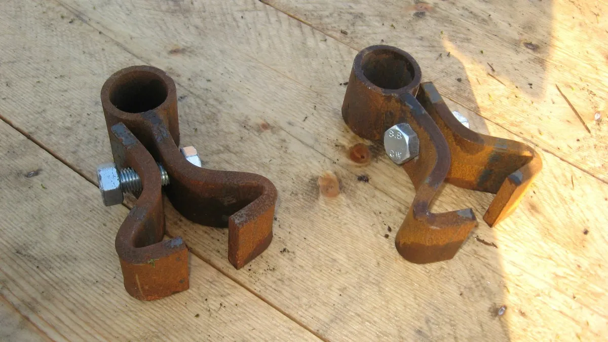 Gate hangers heavy duty c/w 16 mm bolt. - Image 2