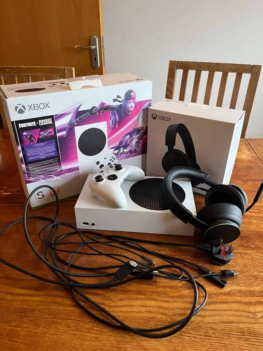 Xbox Series S + Xbox Wireless Headset - Near Mint - Image 1
