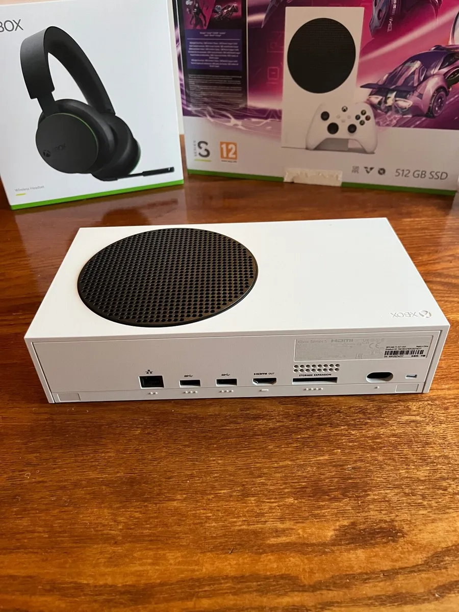 Xbox Series S + Xbox Wireless Headset - Near Mint - Image 4