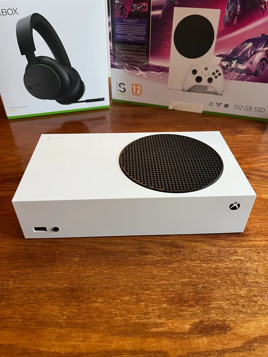 Xbox Series S + Xbox Wireless Headset - Near Mint - Image 3