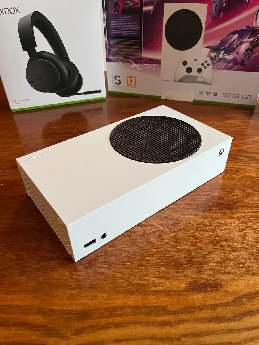 Xbox Series S + Xbox Wireless Headset - Near Mint - Image 2