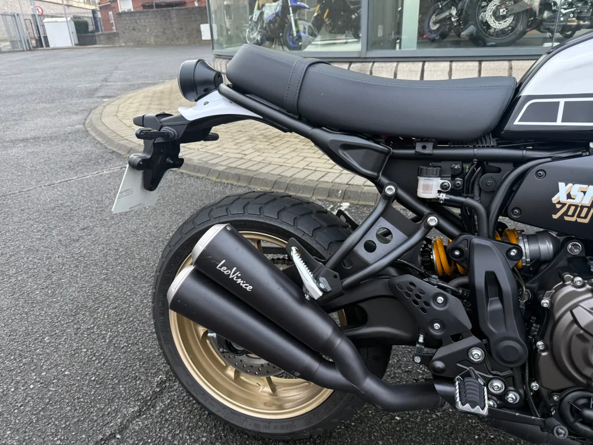 2025 Yamaha XSR 700 Legacy - Image 3