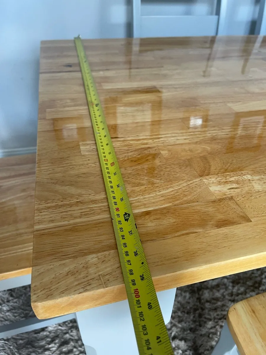 Table and chairs - Image 3