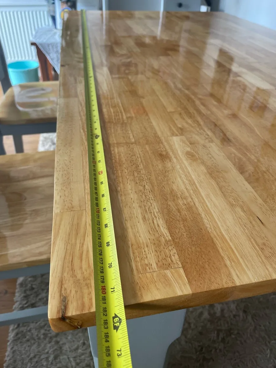 Table and chairs - Image 4