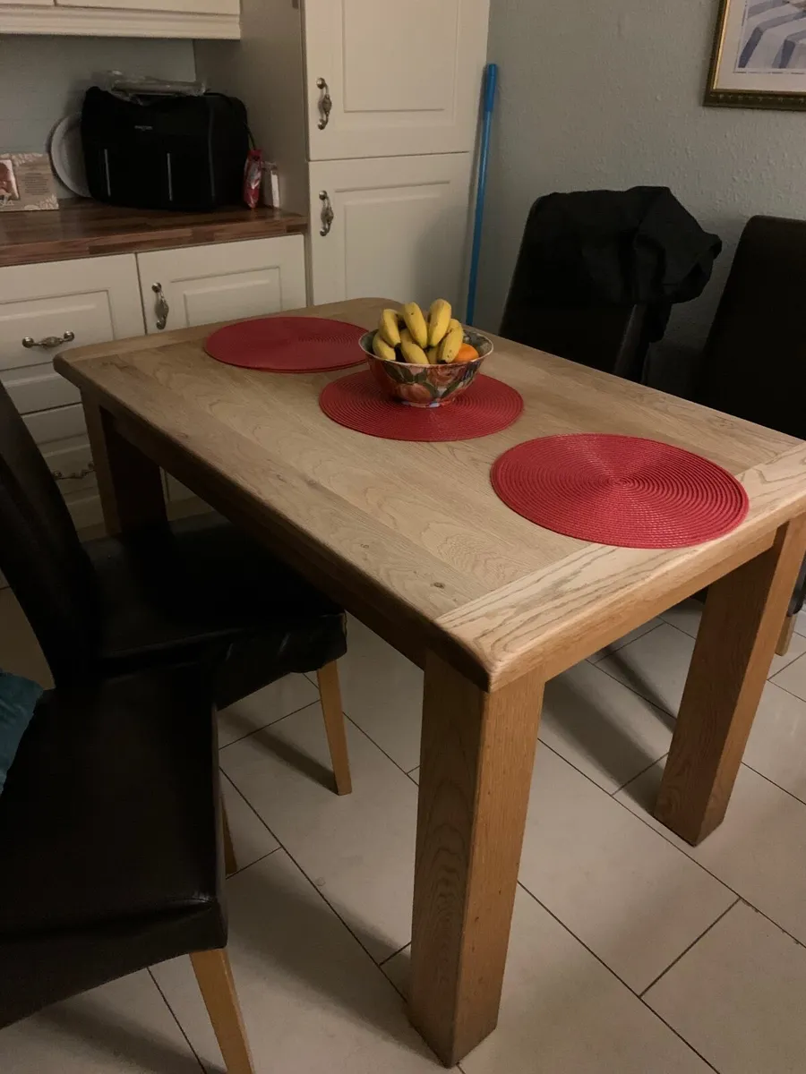 Kitchen table - Image 1