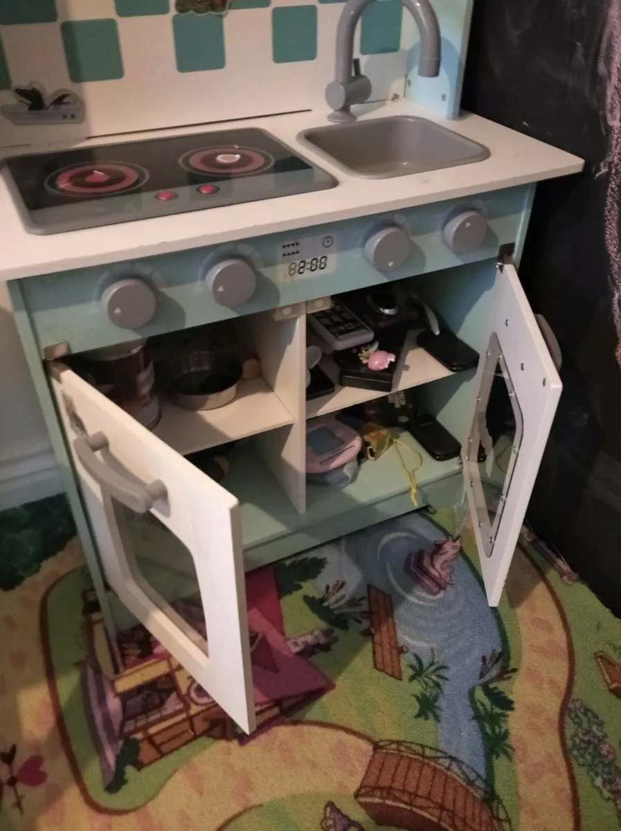 Wooden play kitchen - Image 2