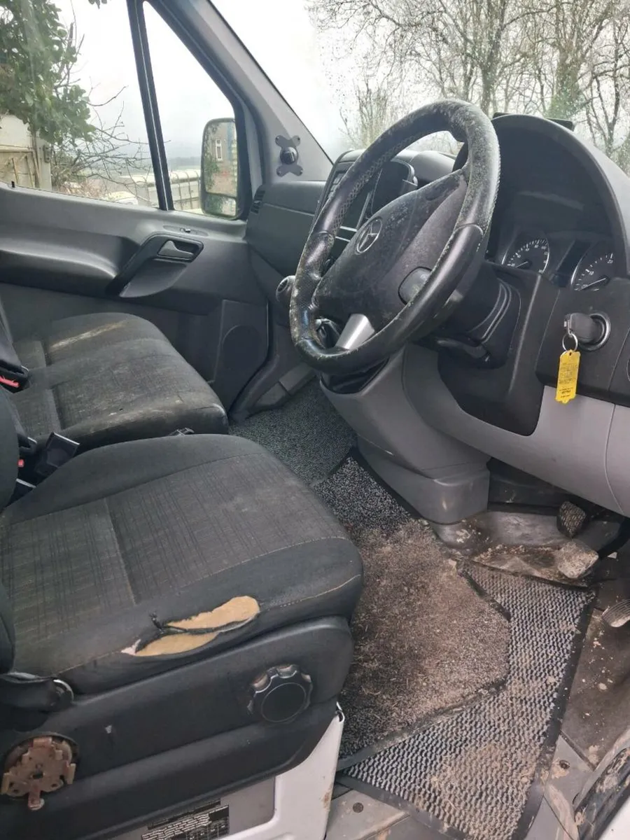 Mercedes Sprinter box van - Image 4