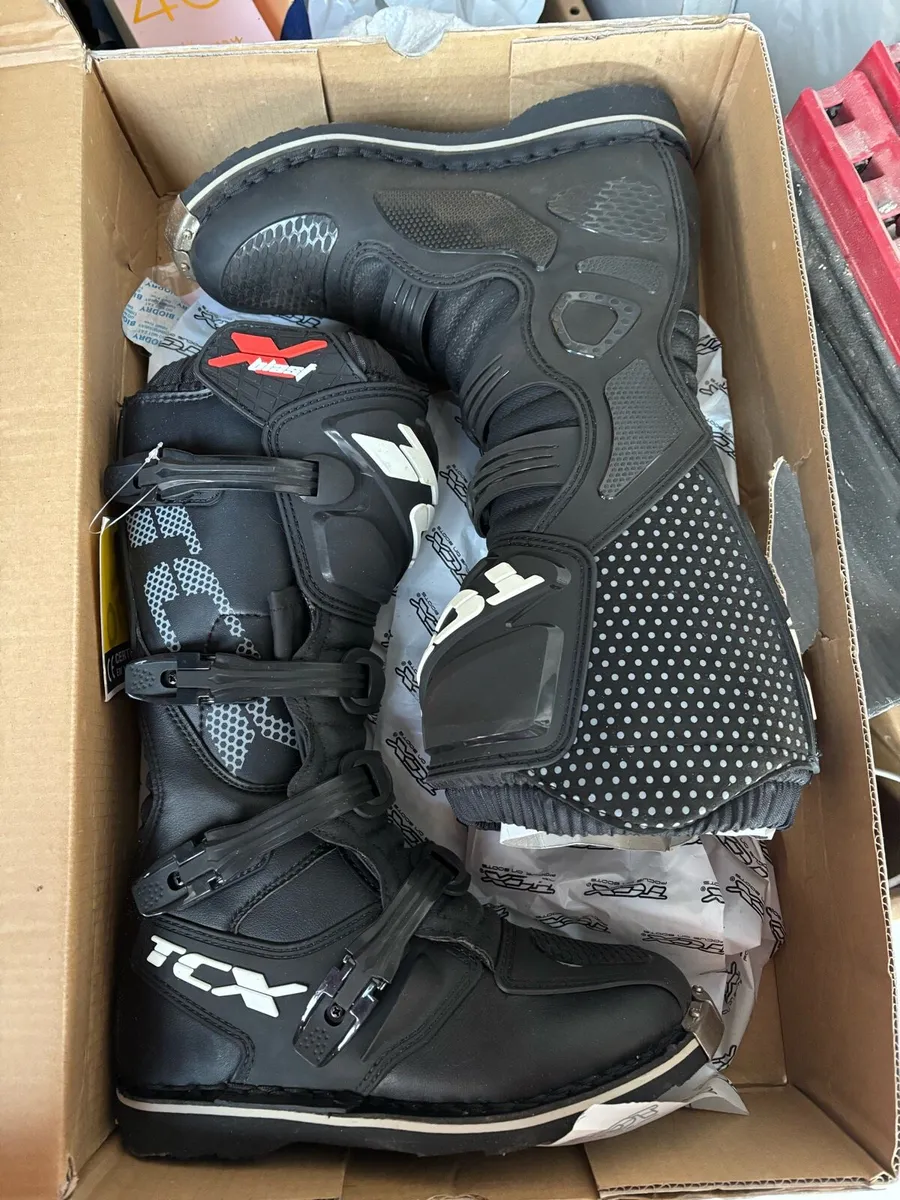 Motocross boots and clothing - Image 2