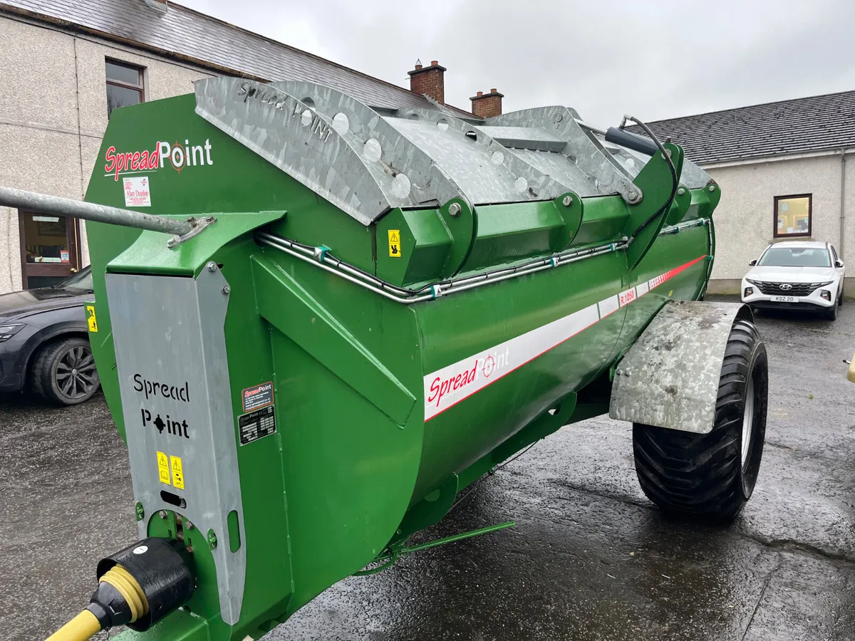 Used Spreadpoint 10.5 Cube Rotary Spreader - Image 1