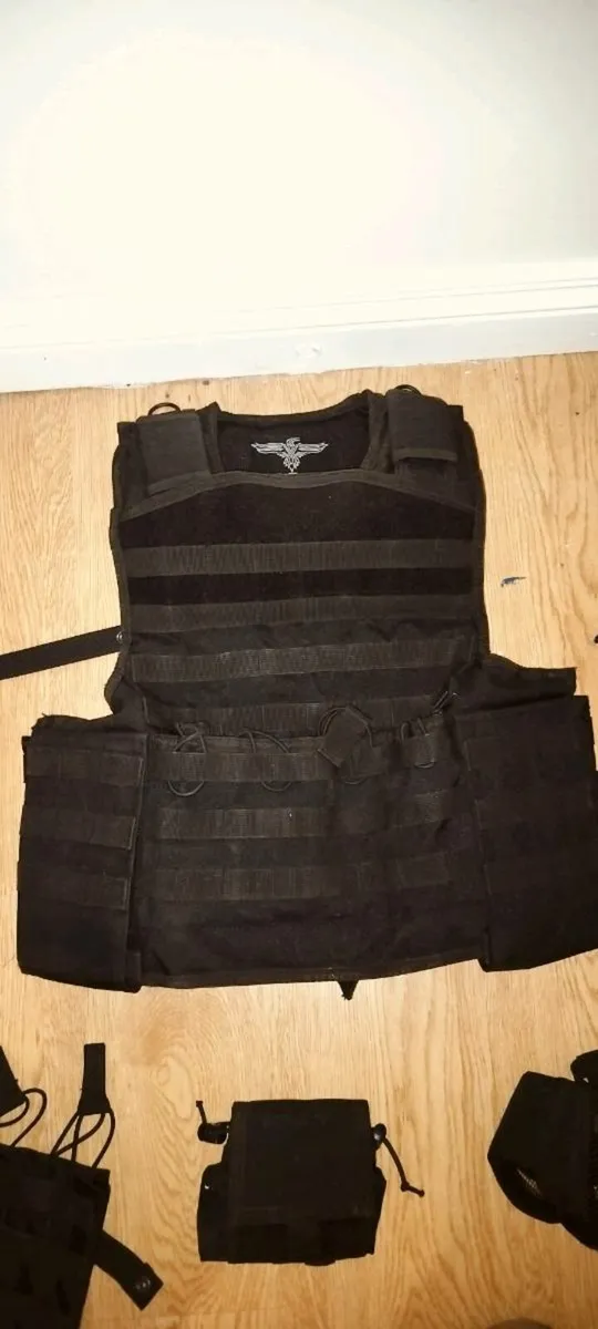 Airsoft plate carrier and pouches - Image 2