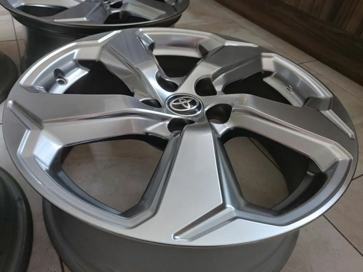 2019 rav4 alloys - Image 1