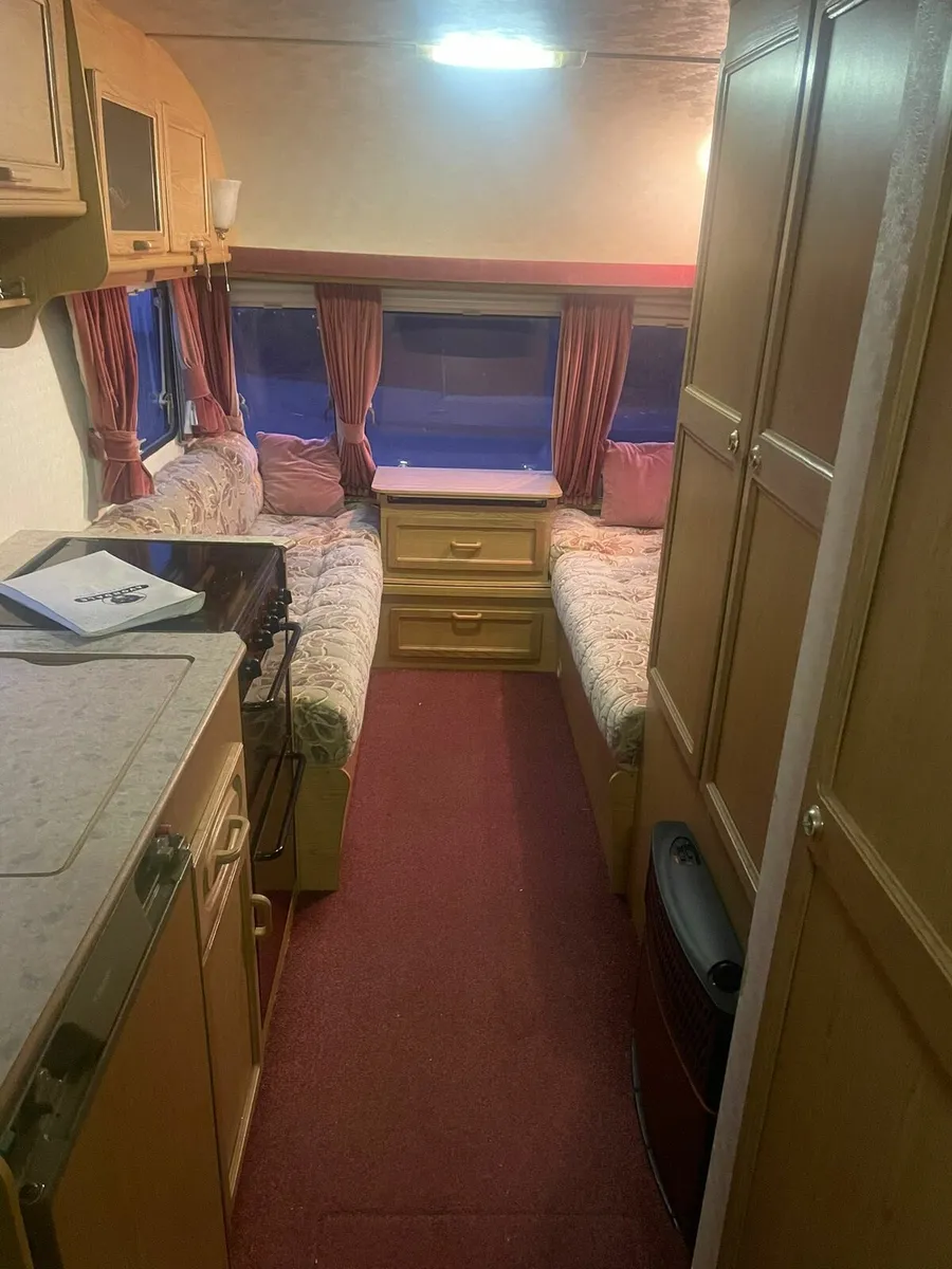 Lightweight Avondale 4/5 berth with Awning - Image 3