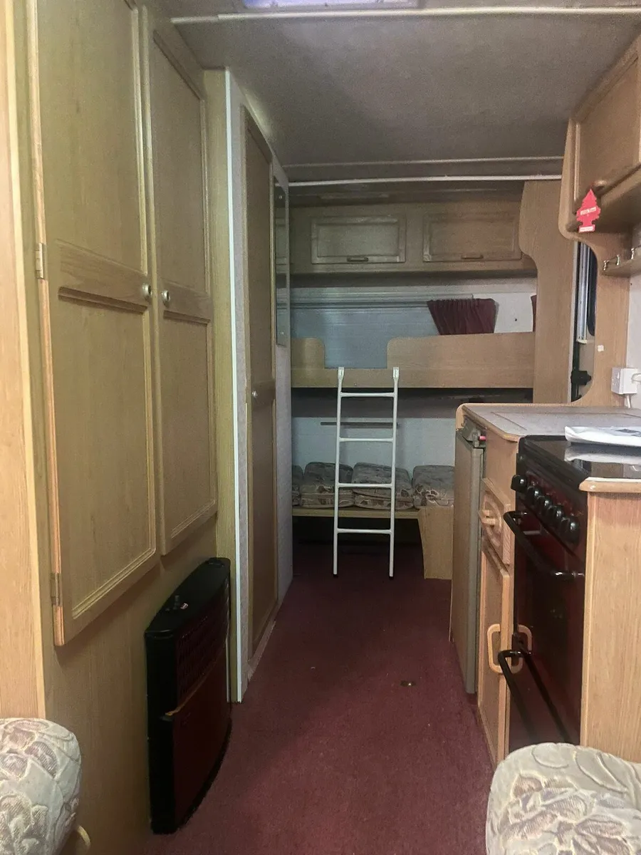 Lightweight Avondale 4/5 berth with Awning - Image 4