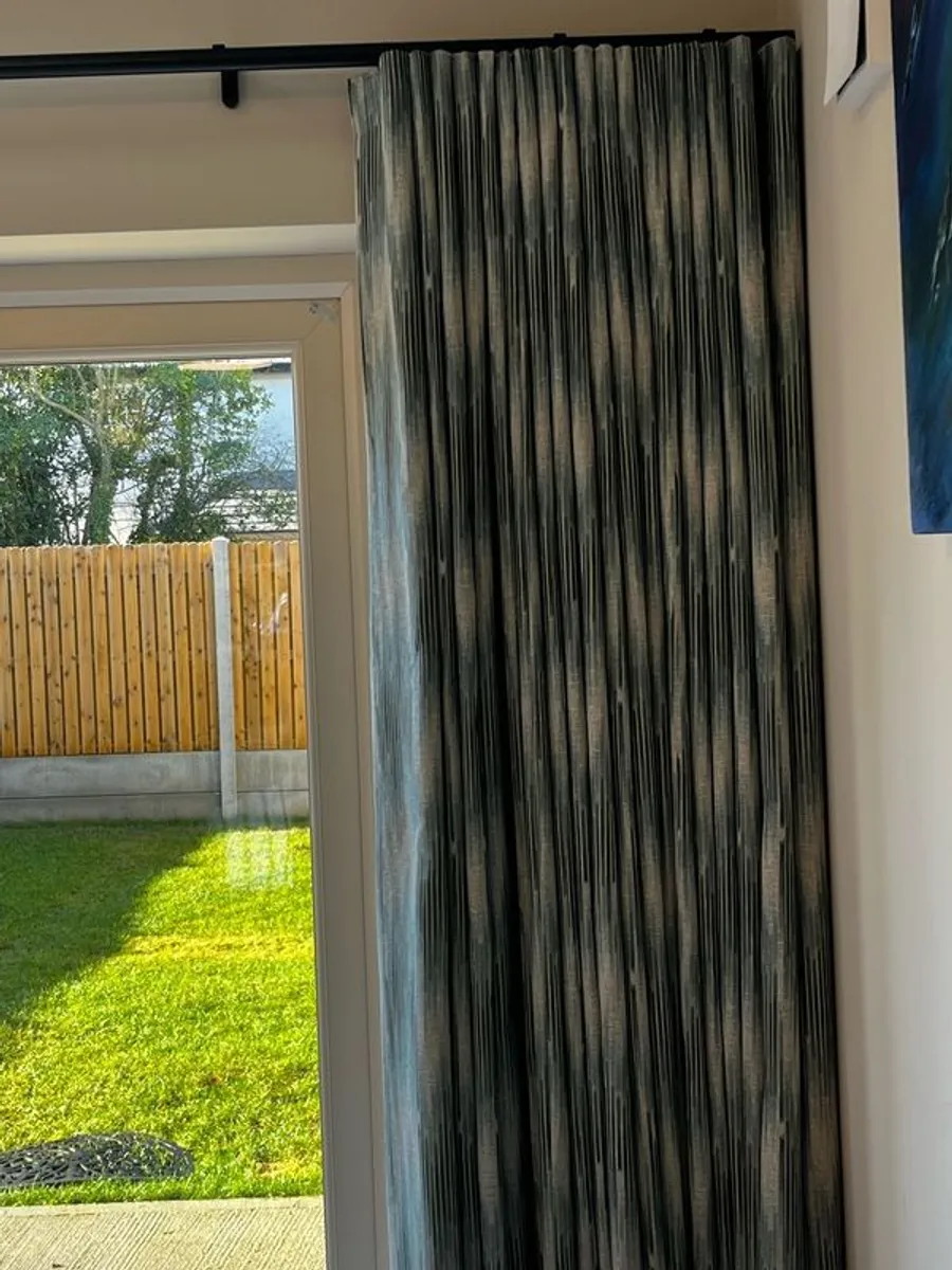 Curtain and wave pole for Patio Doors - Image 1