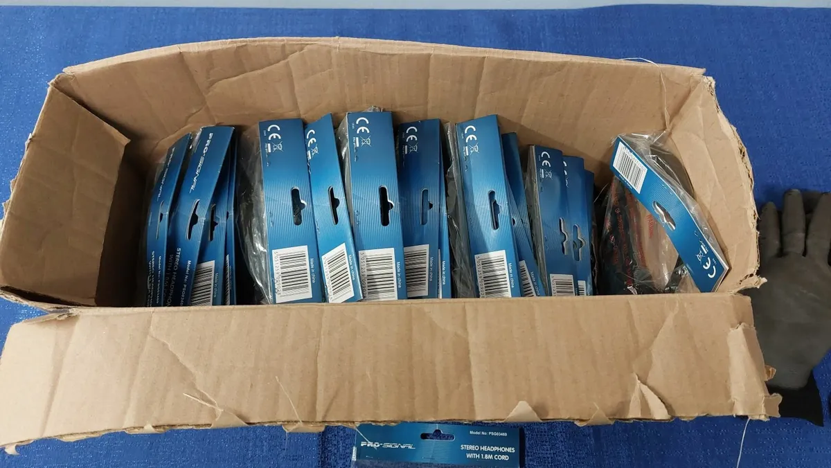 Pro signal Stereo Headphones with 1.8m cord - Image 2