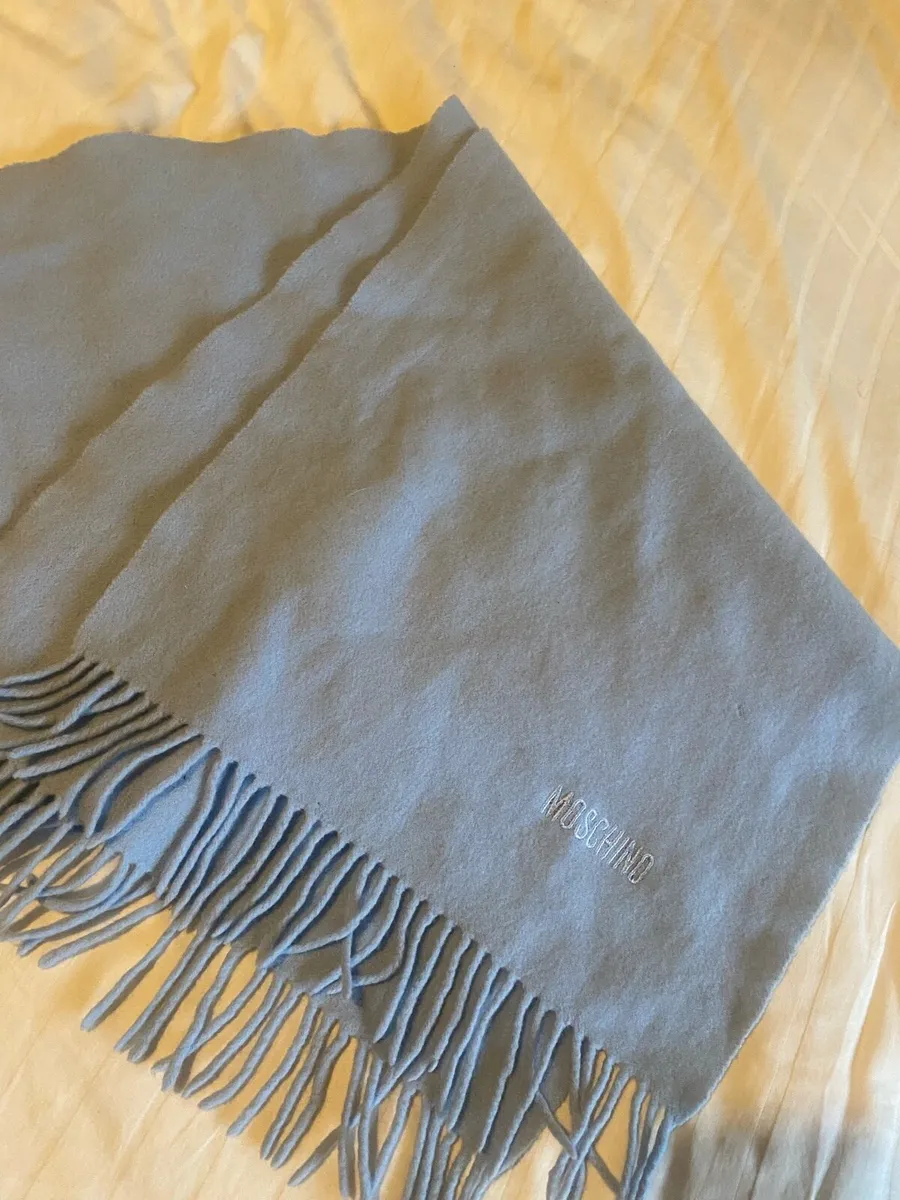 Stunning Moschino scarf - Image 2